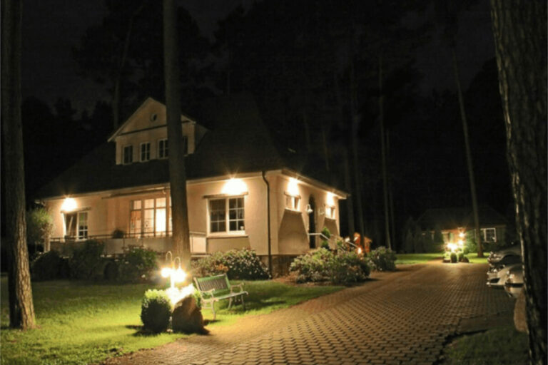 Der Appartementpark Seeblick bei Nacht